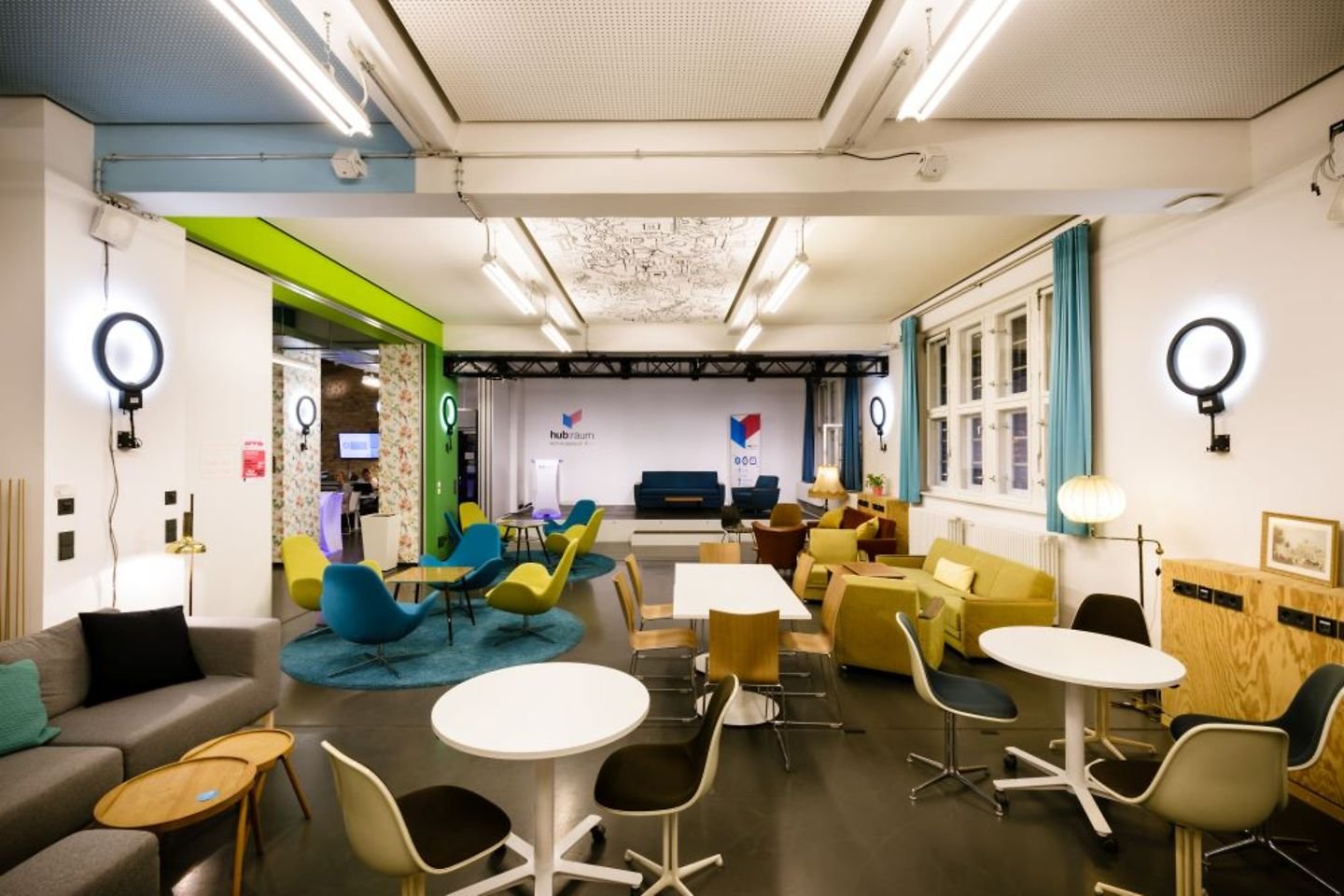 Mainframe Modernisation Demystified: Capgemini & IBM Webinar Mainframe Modernisation Demystified: Capgemini & IBM Webinar